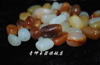 【青坤玉器 带色新疆和田玉青白玉玉石随型散珠子 a货中号厂家批发】