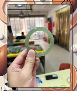 新手买和田玉手镯?这些颜色最受欢迎!