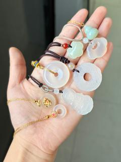 小钱入的和田玉项链也能戴出贵气感💕